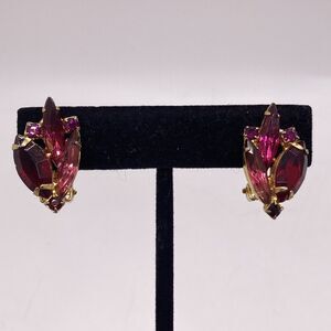 VTG  Fuchsia Pink Red Glass Rhinestone Gold Tone Clip Earrings